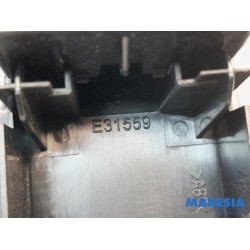 Peugeot - 208 - Multi-functional window switch