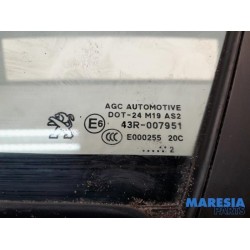 Peugeot - 208 - Dreieckfenster links vorne