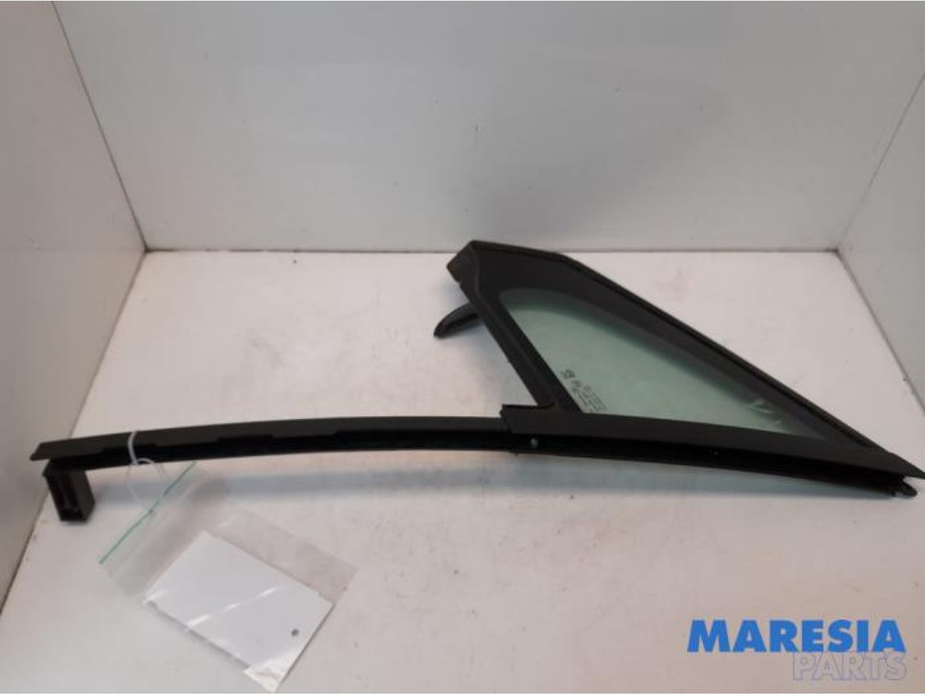 Peugeot - 208 - Dreieckfenster links vorne