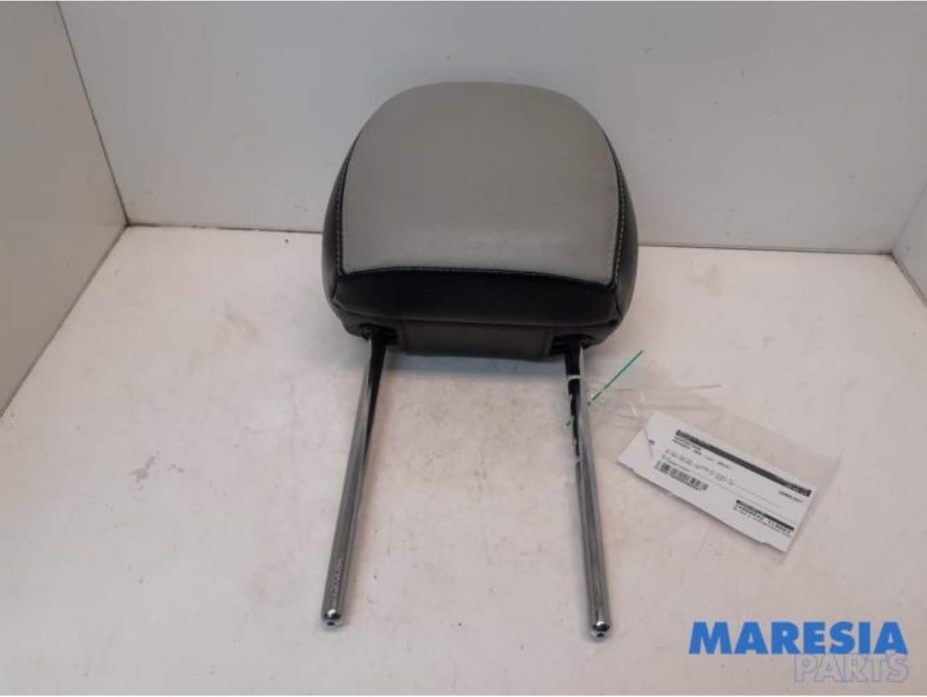 Peugeot - 208 - Headrest
