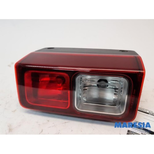Nissan - NV300 - Mistachterlicht