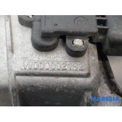 Renault - Scenic - Front wiper motor