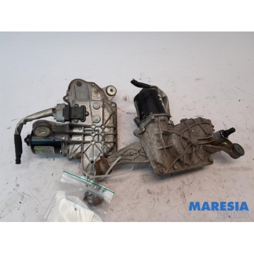 Renault - Scenic - Front wiper motor