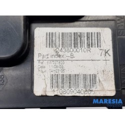 Renault - Megane - Voltage regulator