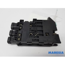 Renault - Megane - Voltage regulator