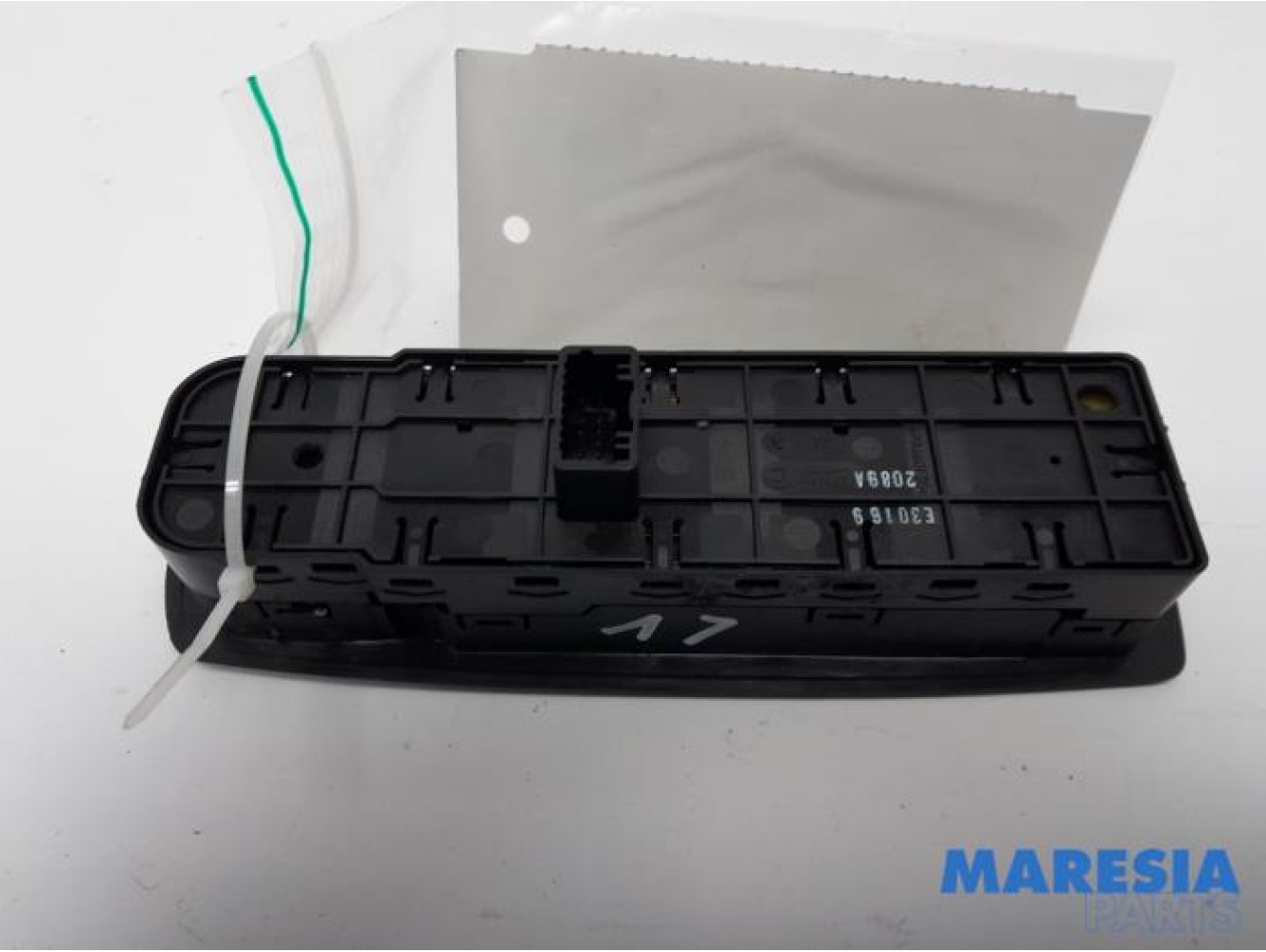 Renault - Megane - Multi-functional window switch