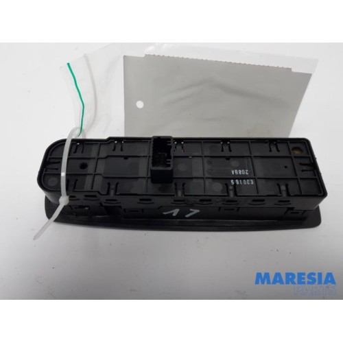 Renault - Megane - Multi-functional window switch