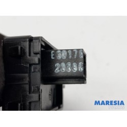 Renault - Megane - Electric window switch