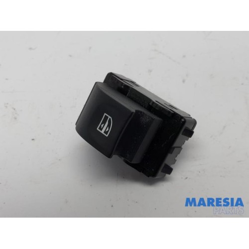 Renault - Megane - Electric window switch