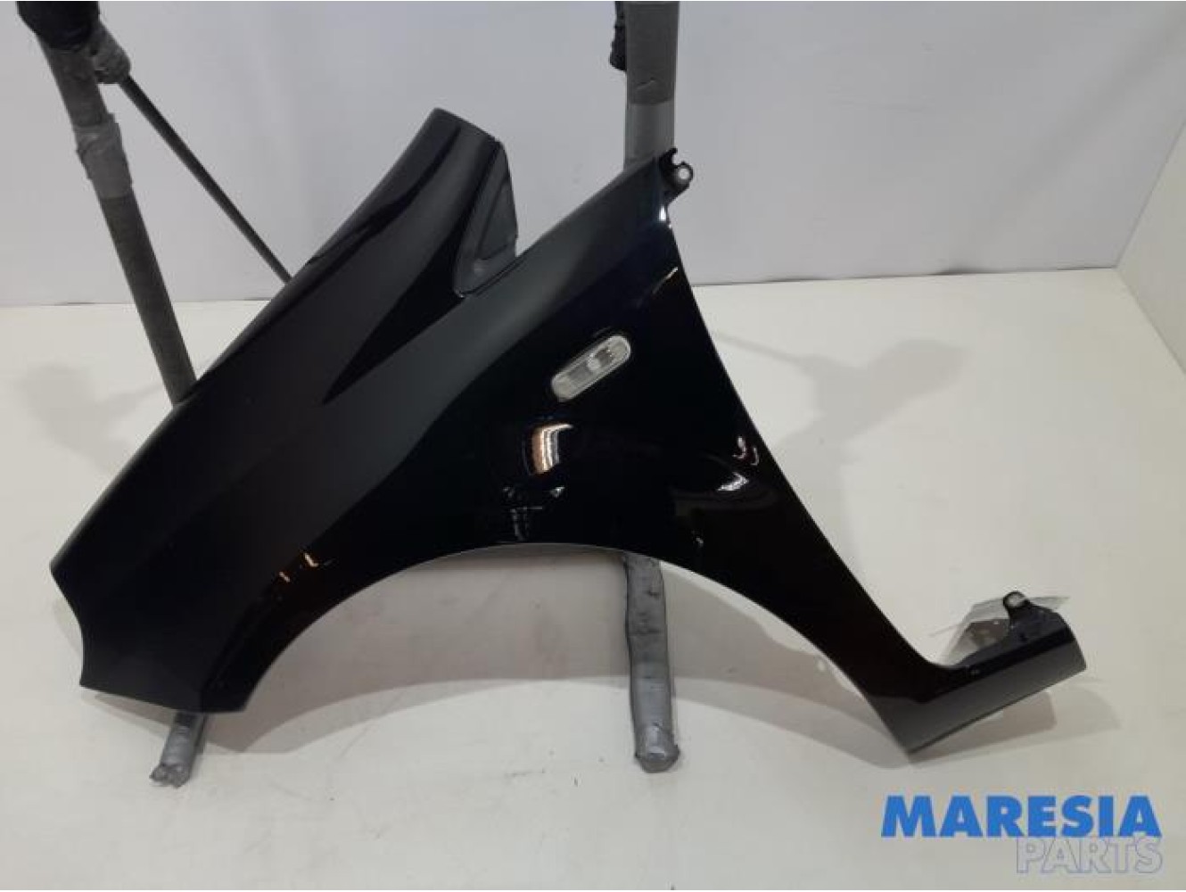 Fiat - Punto - Front wing, left