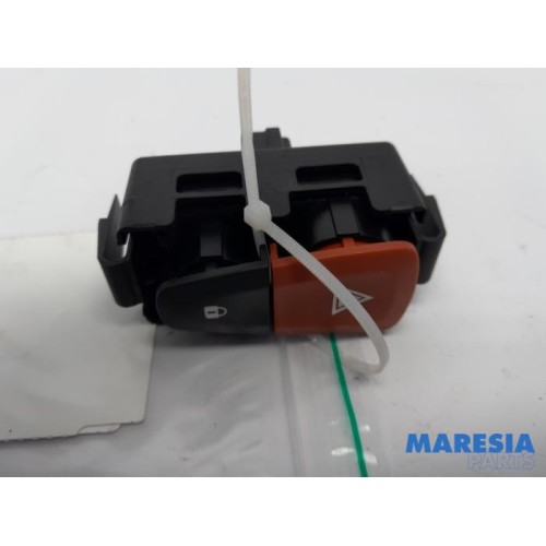 Renault - Megane - Panic lighting switch