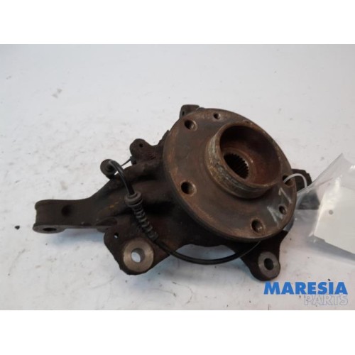 Renault - Megane - Fusee links-voor