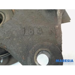 Renault - Megane - Fusee rechts-voor