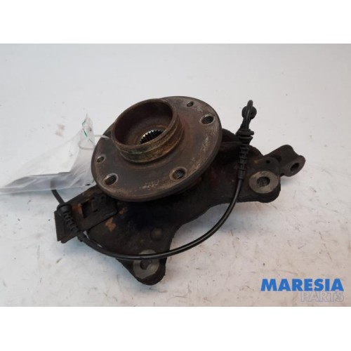 Renault - Megane - Knuckle, front right