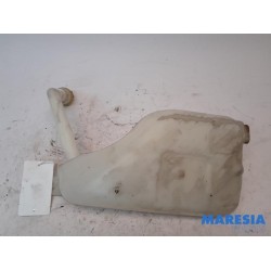 Renault - Megane - Front windscreen washer reservoir