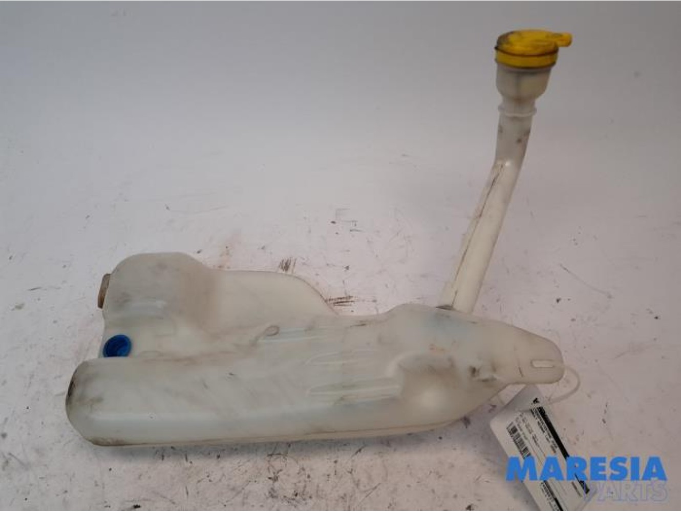 Renault - Megane - Front windscreen washer reservoir