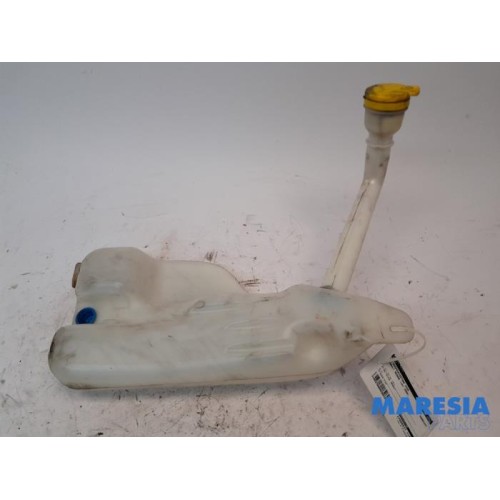 Renault - Megane - Front windscreen washer reservoir
