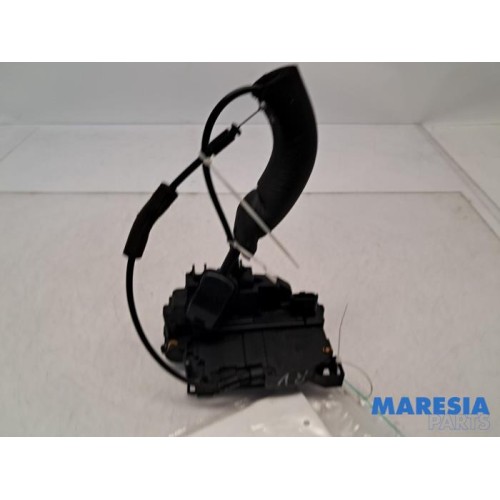 Renault - Megane - Front door lock mechanism 4-door, right