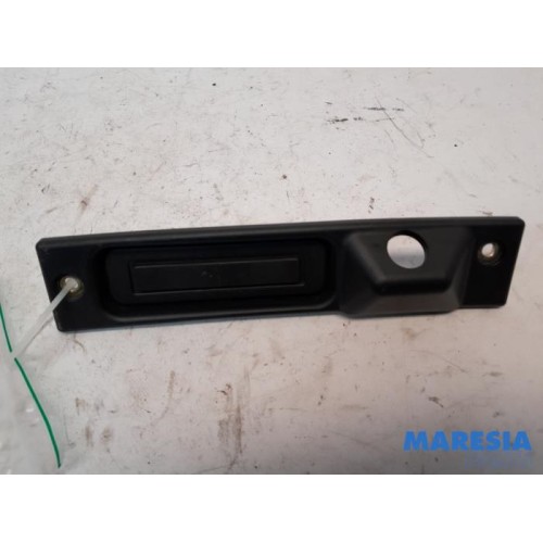 Alfa Romeo - Giulia - Tailgate switch