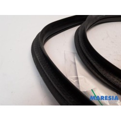 Alfa Romeo - Giulia - Portierrubber 4Deurs links-achter