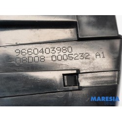 Citroen - Berlingo - Tailgate lock mechanism