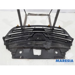 Renault - Trafic - Grill