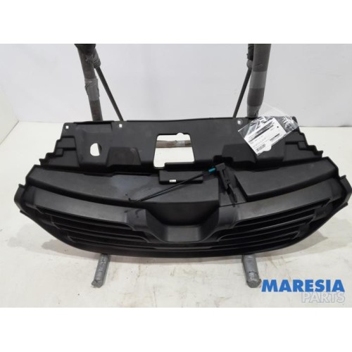 Renault - Trafic - Grille