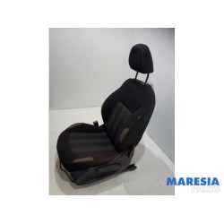 Peugeot - 208 - Sitz links