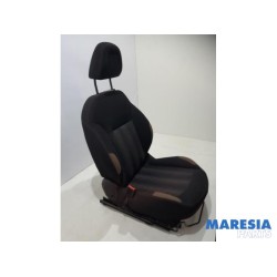 Peugeot - 208 - Sitz links