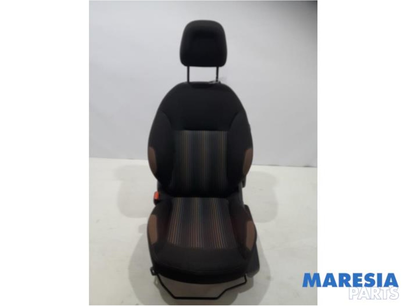 Peugeot - 208 - Sitz links