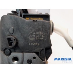 Citroen - Berlingo - Sliding door lock mechanism, left