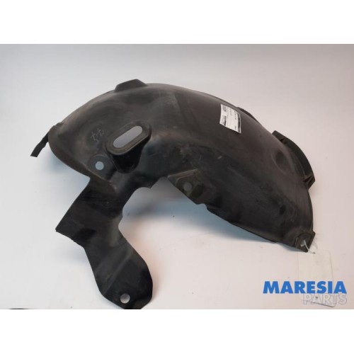 Renault - Megane - Wheel arch liner