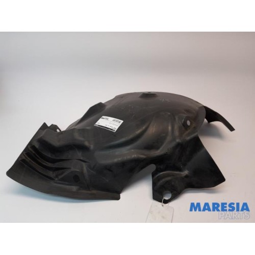 Renault - Megane - Wheel arch liner