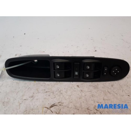 Fiat - Punto - Multi-functional window switch