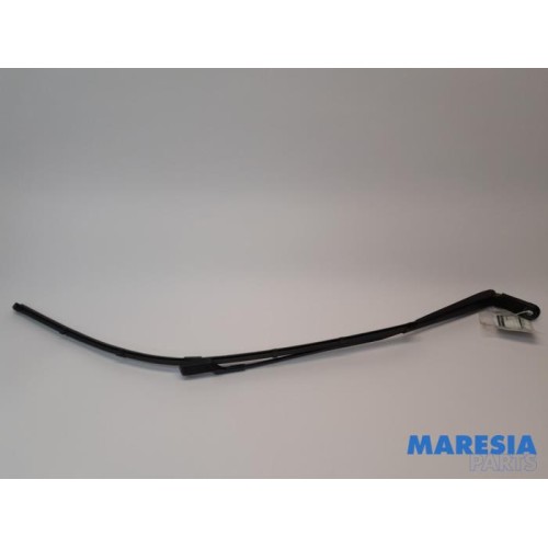 Peugeot - 3008 - Front wiper arm