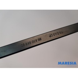 Peugeot - 3008 - Front wiper arm