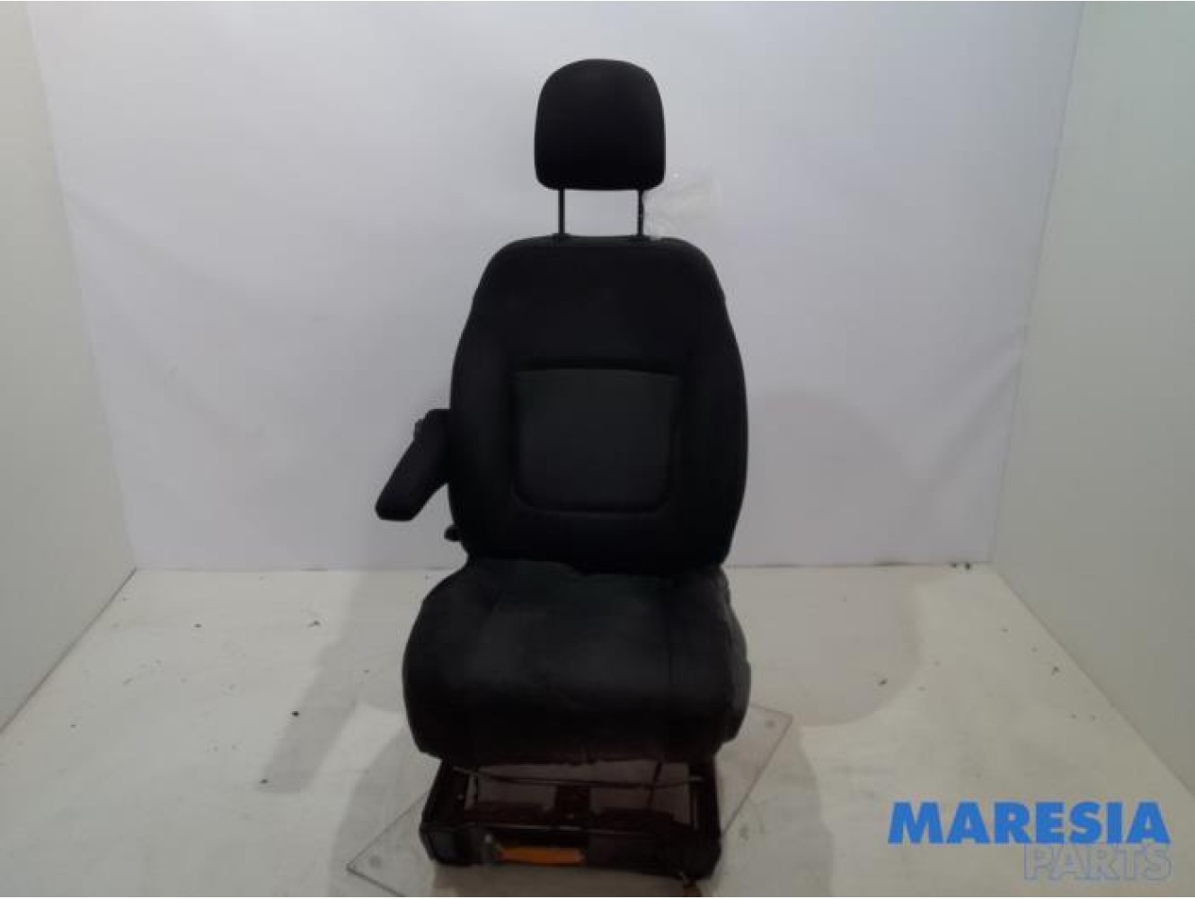 Renault - Trafic - Seat, left