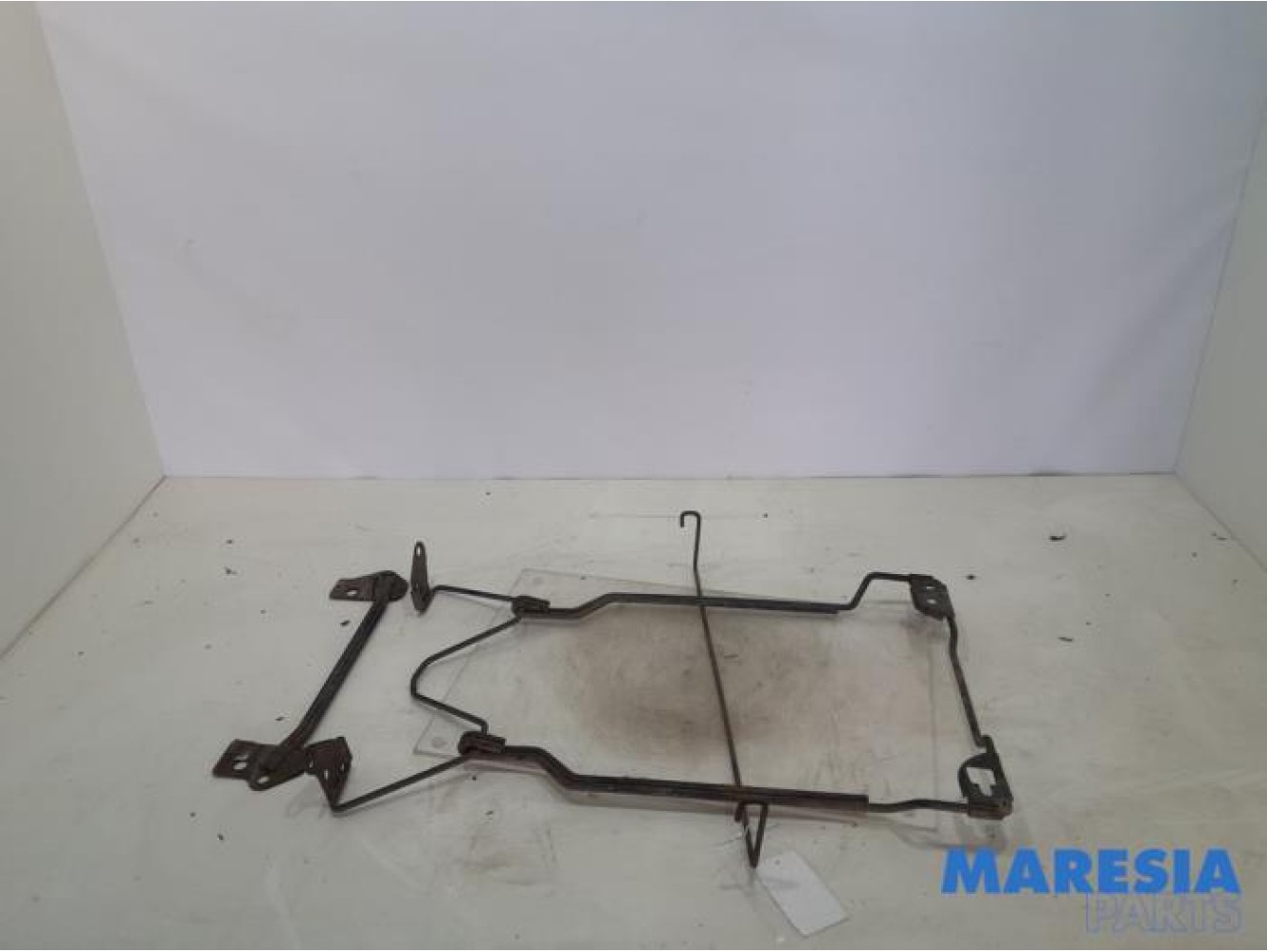 Renault - Trafic - Spare wheel mechanism