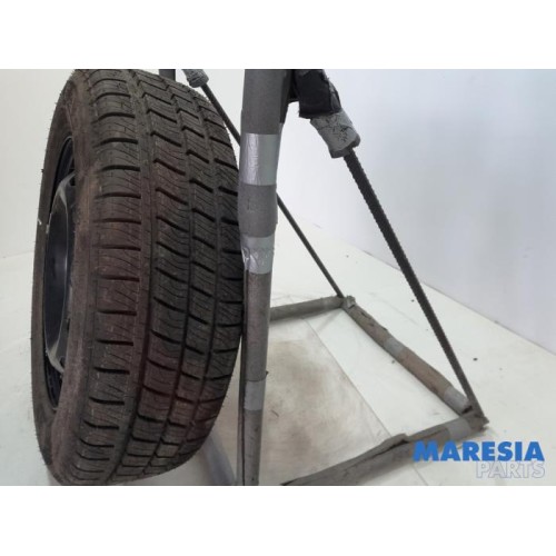 Renault - Trafic - Spare wheel