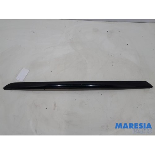 Citroen - C4 Picasso - Frontscreen frame