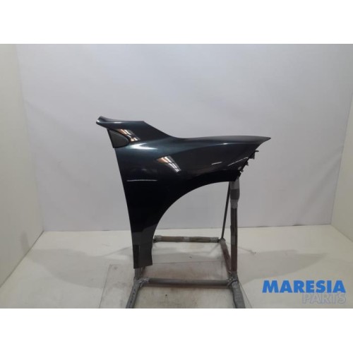 Renault - Megane - Front wing, right