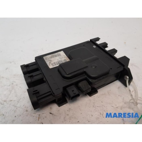 Renault - Scenic - Voltage regulator