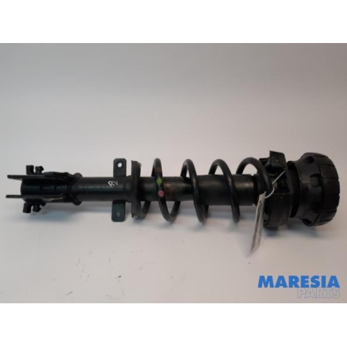 Renault - Trafic - Front shock absorber rod, right