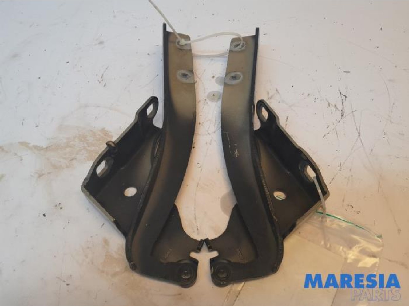 Fiat - Punto - Motorhaube Scharnier