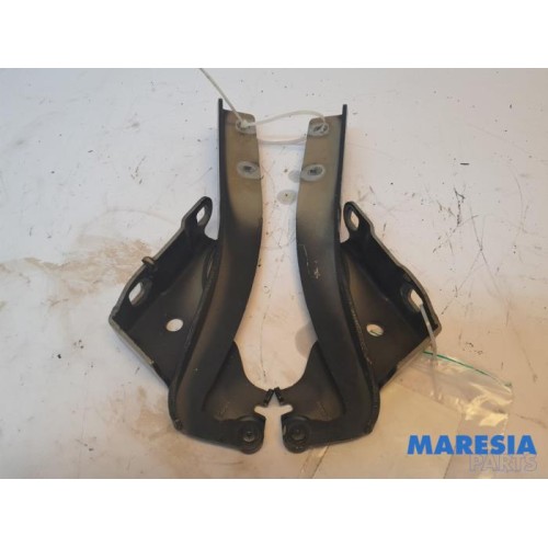 Fiat - Punto - Bonnet Hinge