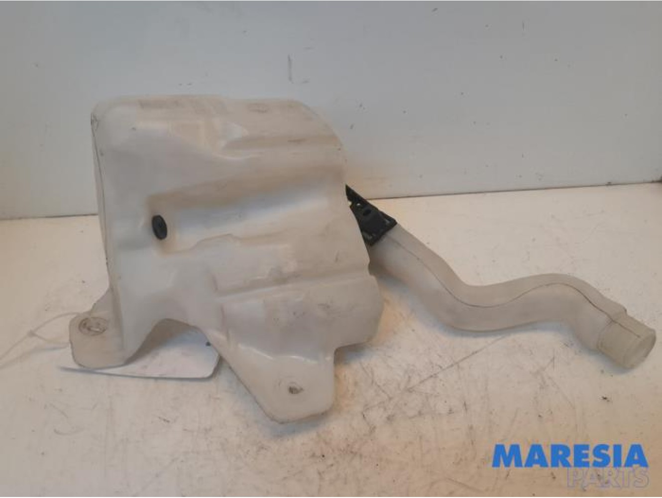 Fiat - Punto - Front windscreen washer reservoir