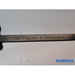 Renault - Trafic - Front wiper arm