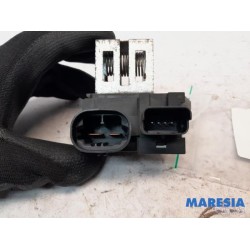 Peugeot - 208 - Cooling fan resistor