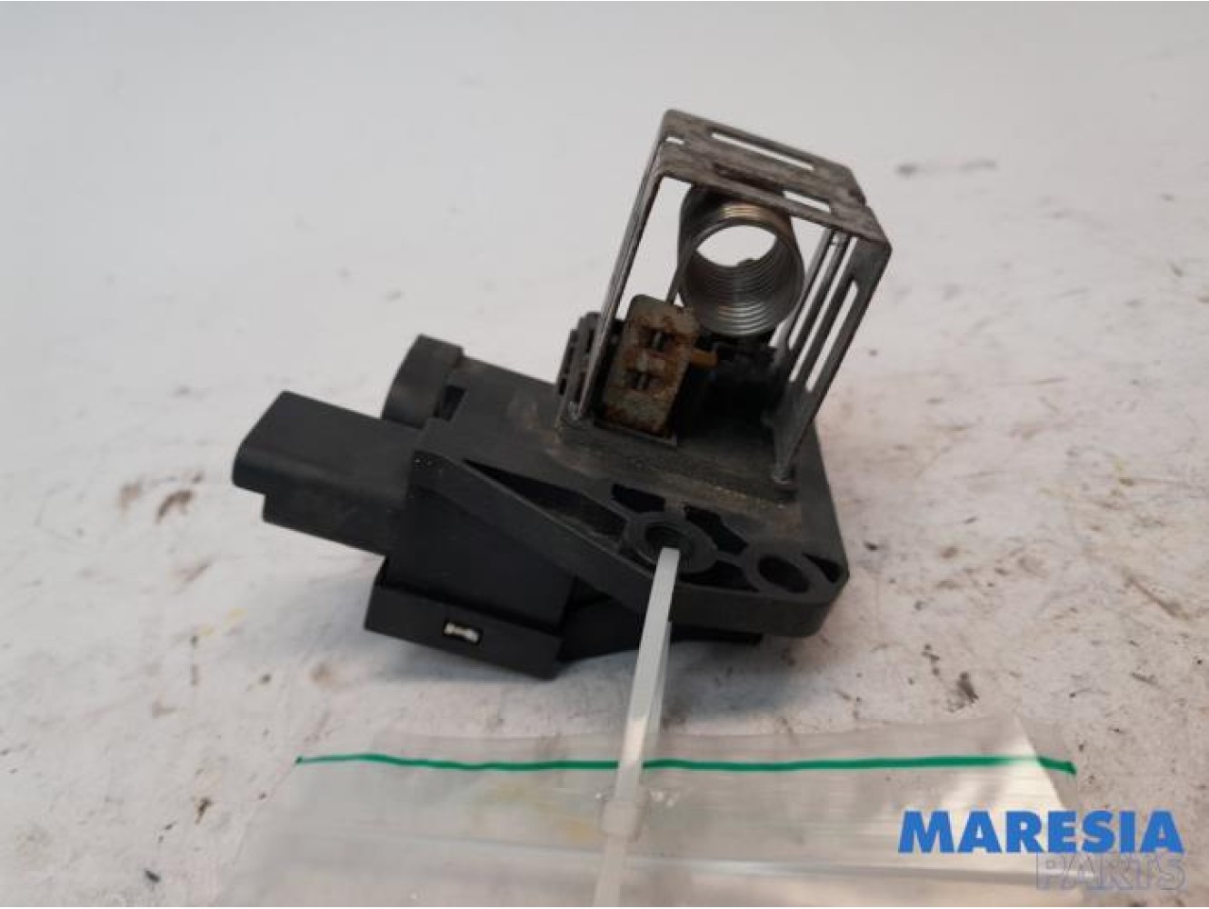 Peugeot - 208 - Cooling fan resistor