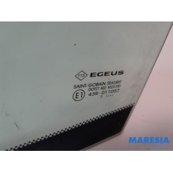 Renault - Trafic - Quarter light, front left